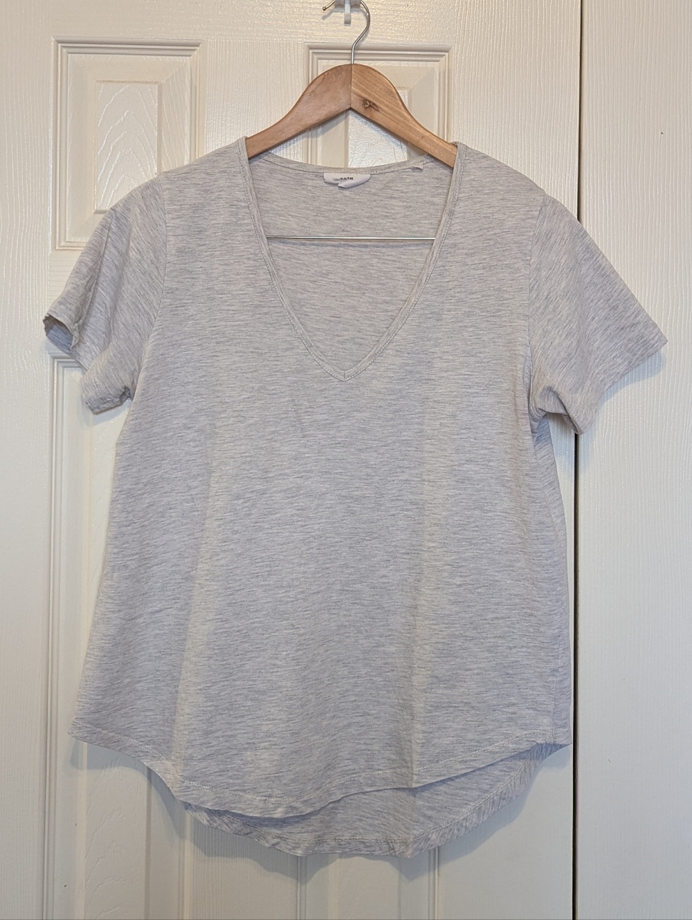 Kotn V-Neck Tee